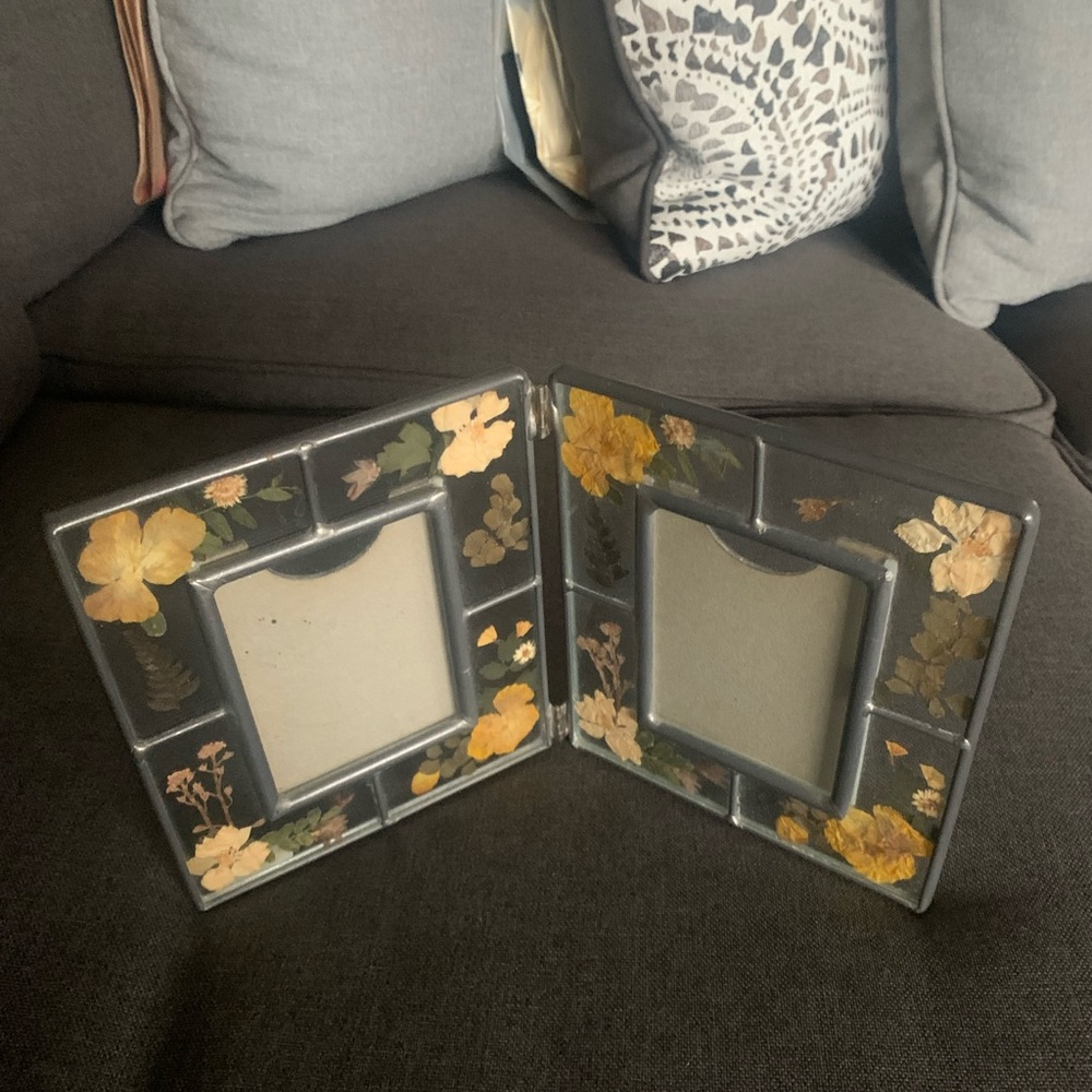 Folding Double Glass & Sides Metal W/ Dried Floral Design Picture Frame 10” X 6”